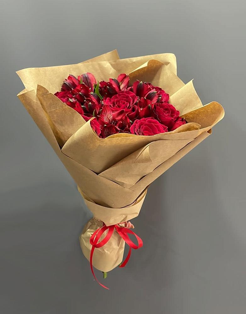 Букет цветов из: Альстромерии и Розы в Псотино