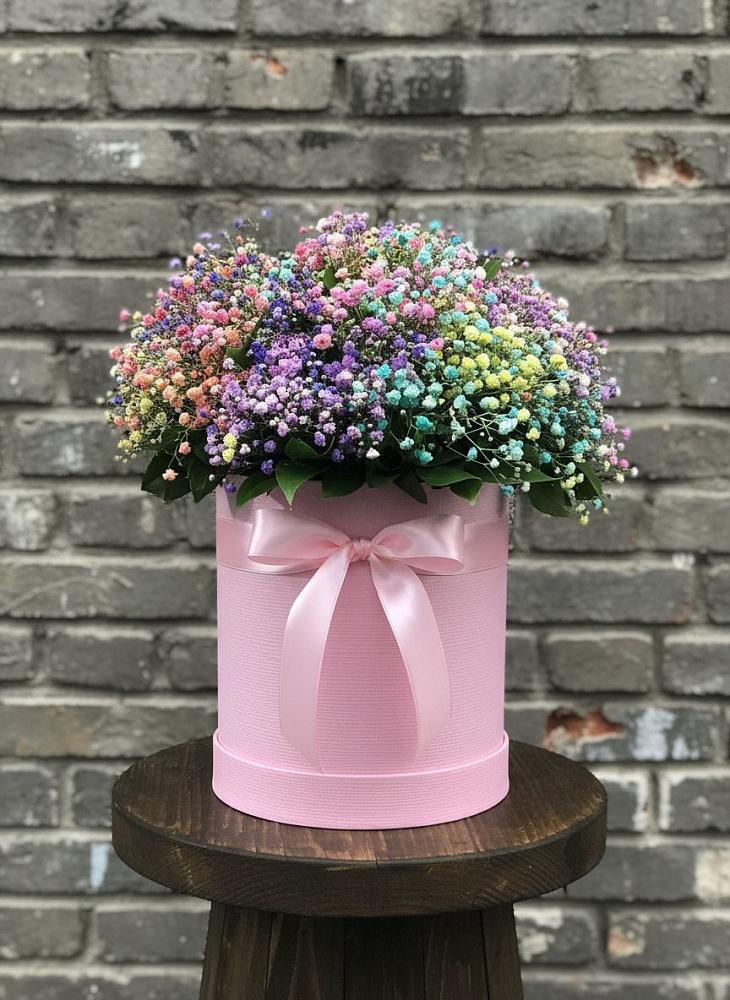 Цветочная композиция из Гипсофила и Розы в шляпной коробке в Псотино