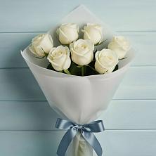 Букет 7 Белых роз Эдлесс Лав в Псотино