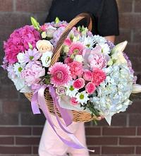 Композиция солнечный день в Псотино Цветочная композиция из Розы, Хризантемы, Пионы и Лизиантусы в корзине в Псотино