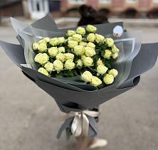 Букет Белые кустовые розы Солинеро в Псотино