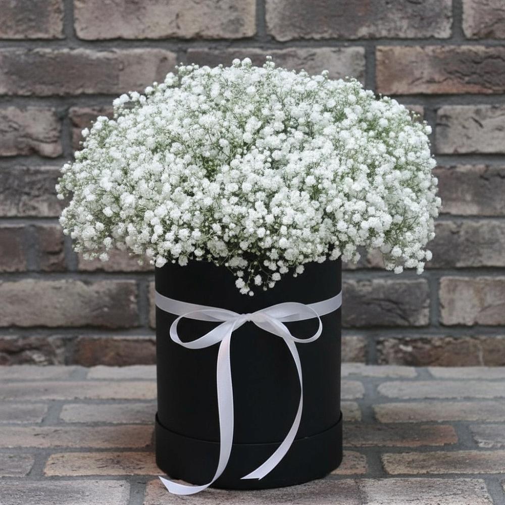 Цветочная композиция из Гипсофила в шляпной коробке в Псотино