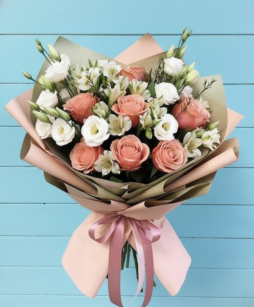 Букет цветов из: Розы, Альстромерии и Лизиантусы в Псотино