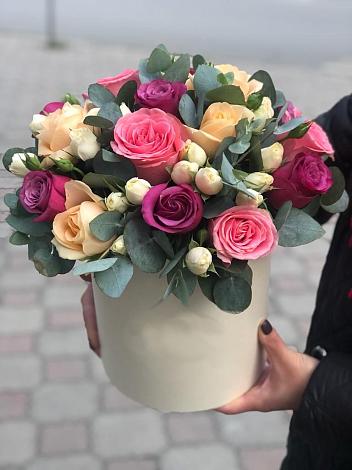 Цветочная композиция из Розы в шляпной коробке в Псотино