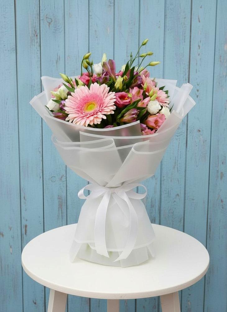 Букет цветов из: Герберы, Альстромерии и Лизиантусы в Псотино