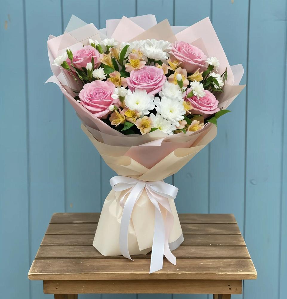 Букет цветов из: Гвоздики, Орхидеи и Розы в Псотино