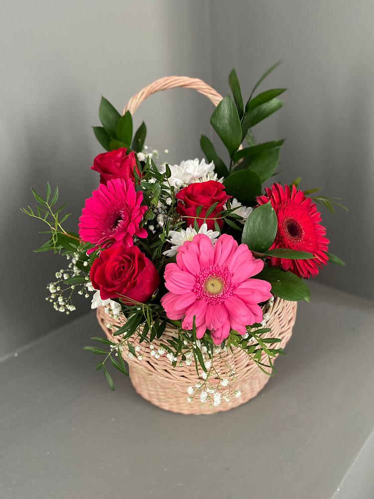 Цветочная композиция из Розы, Хризантемы и Герберы в корзине в Псотино
