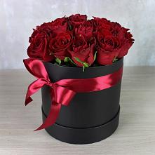 Цветочная композиция из Розы в шляпной коробке в Псотино