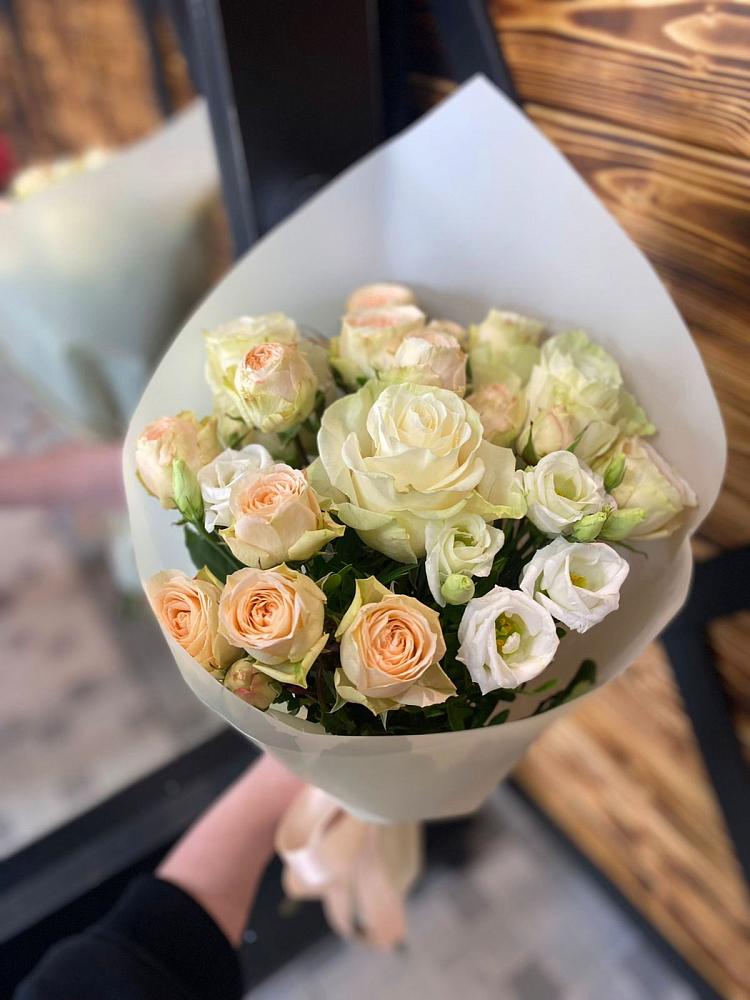 Букет цветов из: Розы и Лизиантусы в Псотино